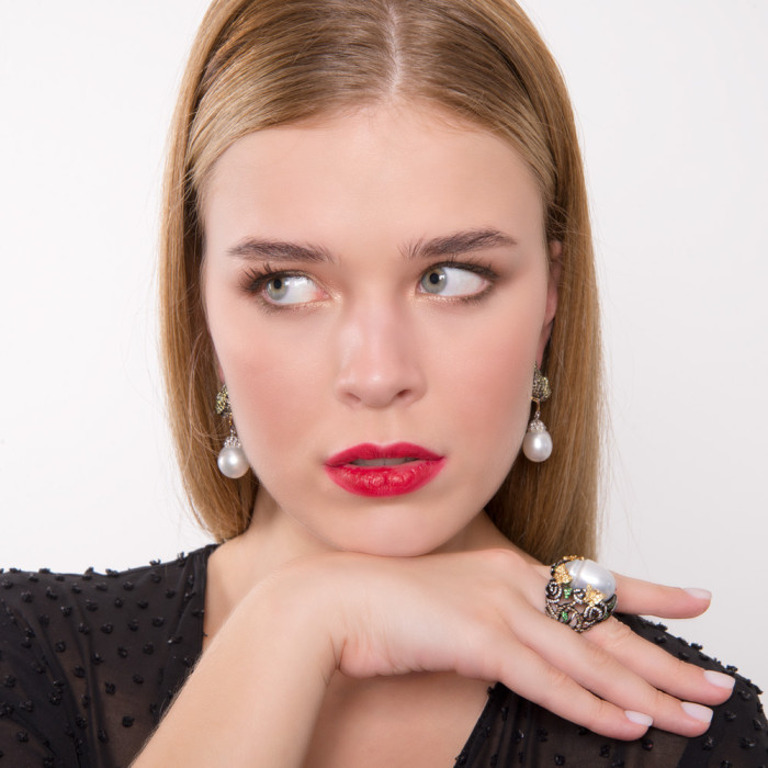 Эксклюзивные серьги из белого золота с бриллиантами, сапфирами и жемчугом (003229)