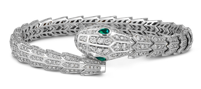 Браслет жёсткий из белого золота с бриллиантами и ситаллами (054452)