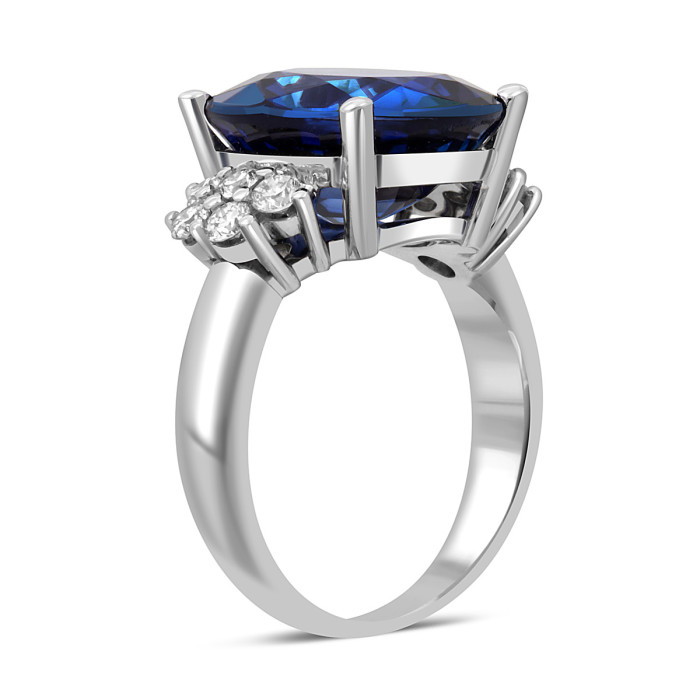 Кольцо из белого золота с бриллиантами и сапфиром (049243)